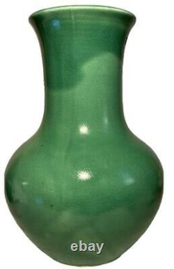 1987 Walter Yovaish New York Large Jade Green Studio Art Pottery Ceramic Vase