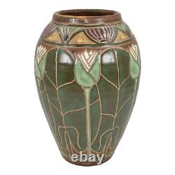 Common Ground Eric Olson 2005 Hand Made Studio Pottery Tulip Ceramic Vase