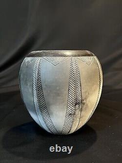 Rare Nancee Meeker Pottery Vase Beautiful Studio Quality Massachusetts