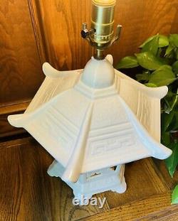 Vintage Mid Century Chinoiserie Pagoda Ceramic Pottery Studio Table Lamp White