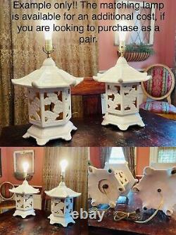 Vintage Mid Century Chinoiserie Pagoda Ceramic Pottery Studio Table Lamp White