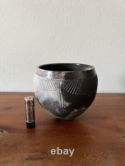 Vintage Nancee Meeker Pottery Raku Pit Fired Hand Carved Bowl