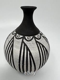 Vtg 1997 Larry Allen Art Studio Pottery Carved Bud Seed Vase Brown White 5.5