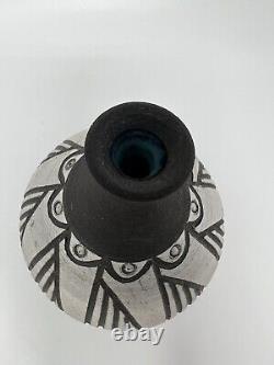 Vtg 1997 Larry Allen Art Studio Pottery Carved Bud Seed Vase Brown White 5.5