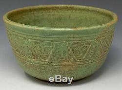 Vtg. ROBERT L MORGAN Studio Pottery Bowl Moss Green Faces & Figures, scheier era