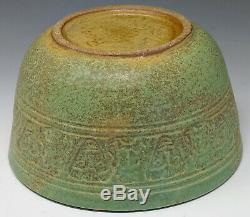 Vtg. ROBERT L MORGAN Studio Pottery Bowl Moss Green Faces & Figures, scheier era