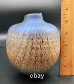 Vtg Tom Krueger Studio Art Pottery Vase Signed Iridescent Gold Blue Raku 6T'95